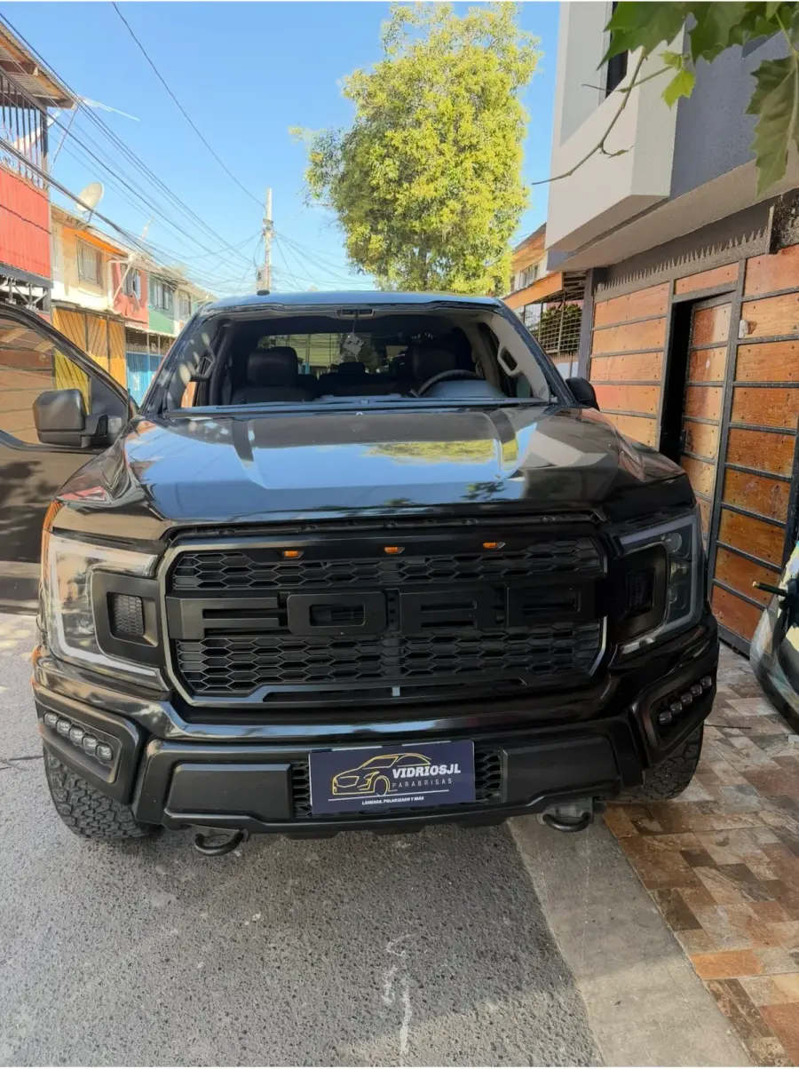 Camioneta GMC — antes del cambio de vidrio