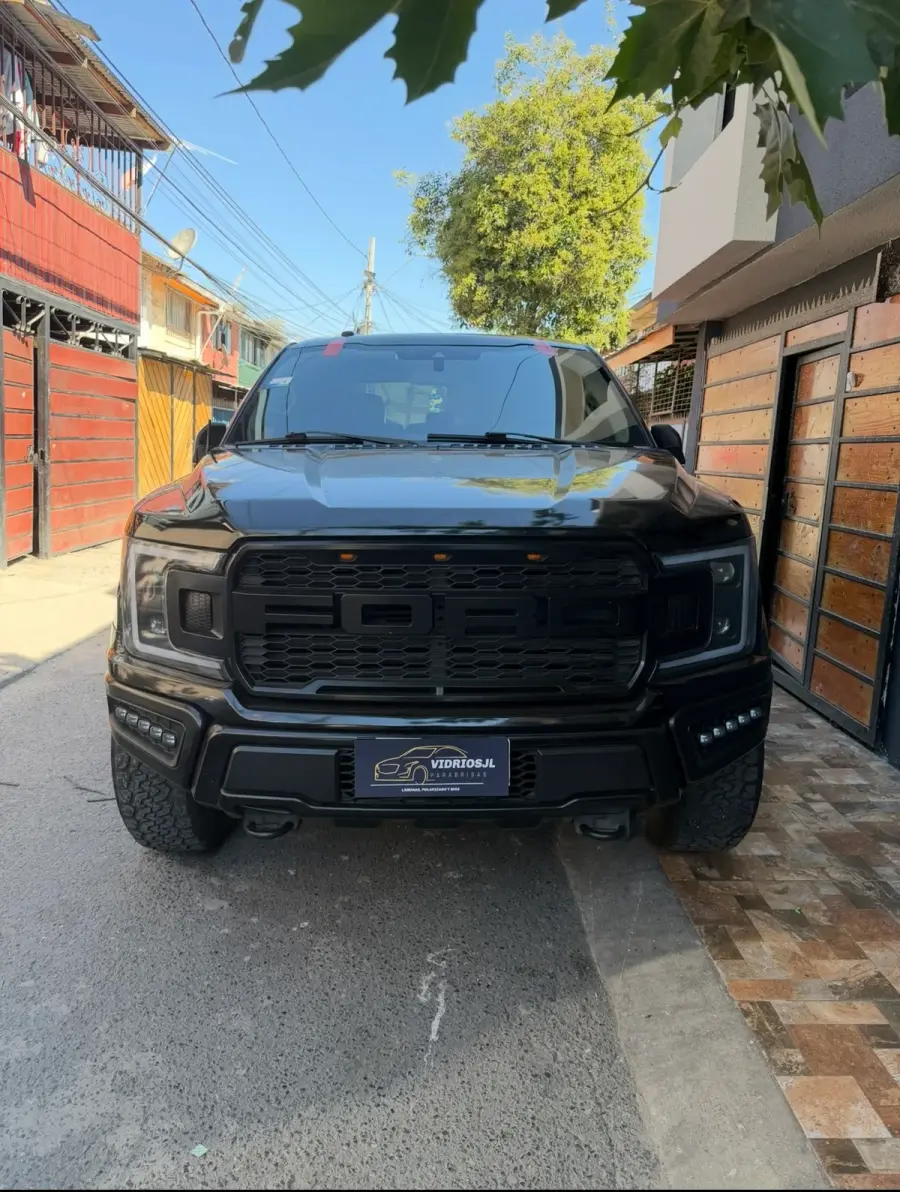 Camioneta GMC — después del cambio de vidrio