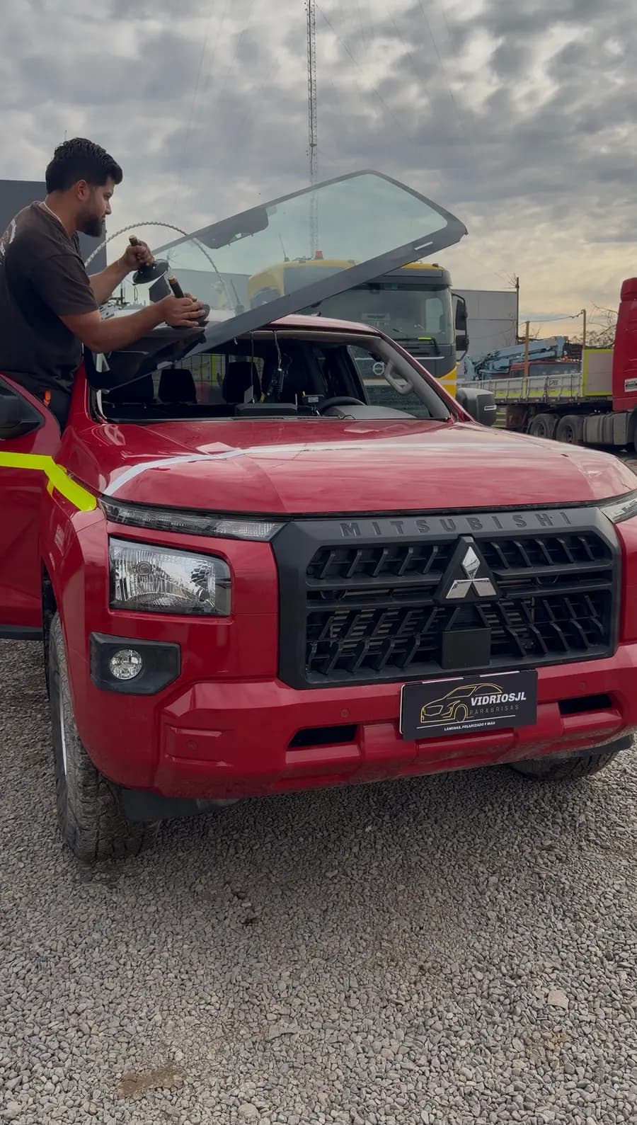 Mitsubishi L200 — cambio de parabrisas